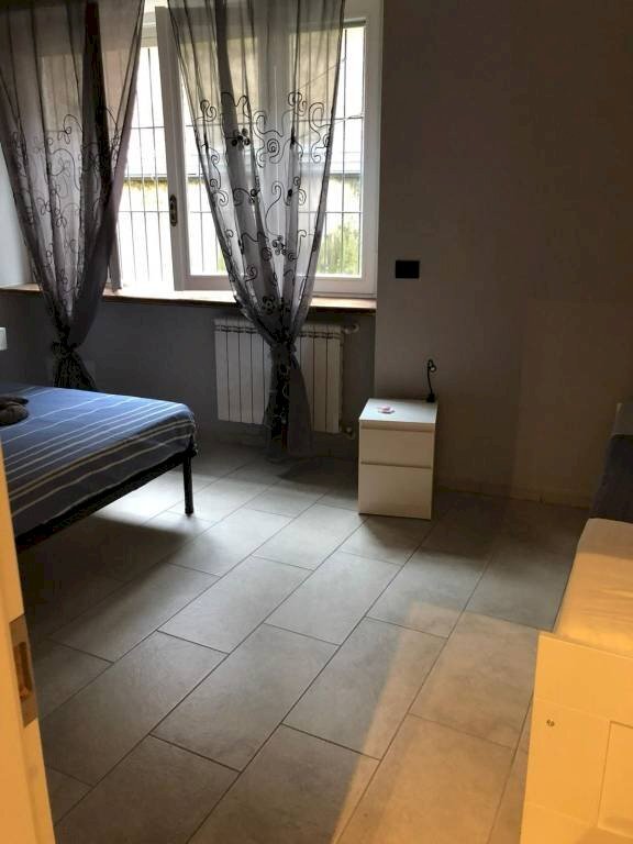 Camera da letto - Bilocale via Monte Rosa, 166, Torino (zona Regio Parco) - foto 2