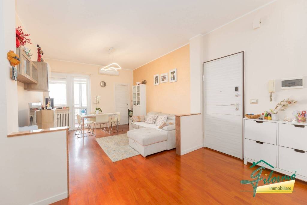 Salone - Three-room apartment corso Siracusa, Torino (neighborhood Santa Rita) - photo 2