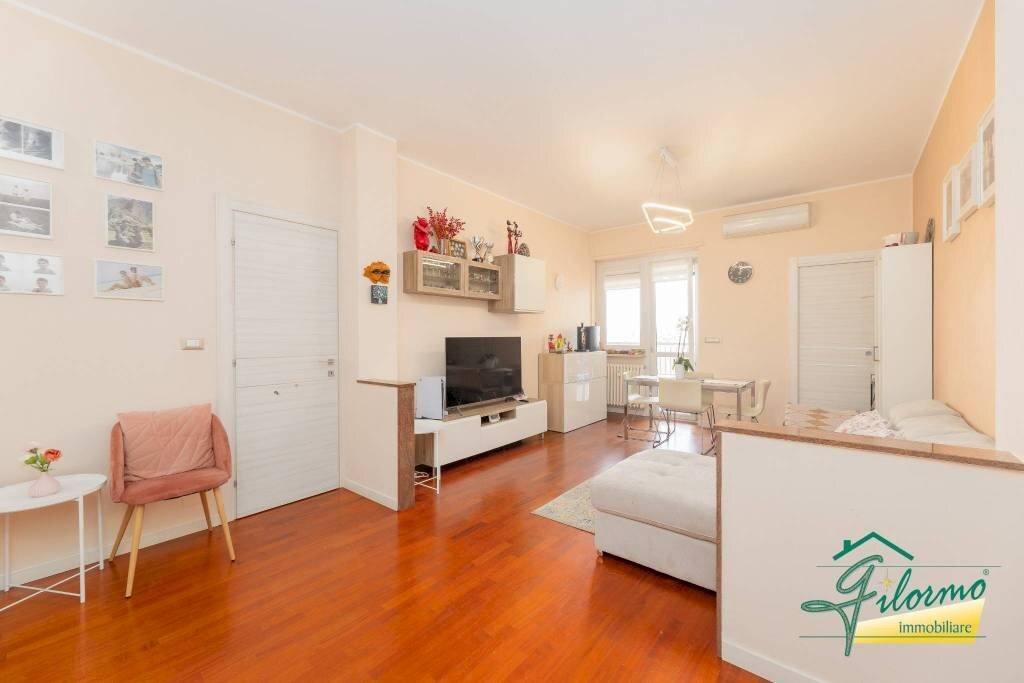 Salone - Three-room apartment corso Siracusa, Torino (neighborhood Santa Rita) - photo 3