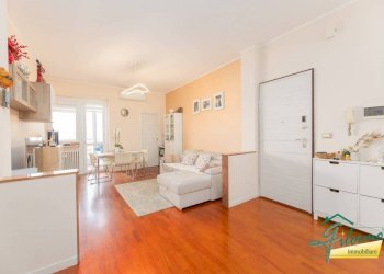 Salone - Three-room apartment corso Siracusa, Torino (neighborhood Santa Rita) - photo 2