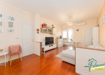 Salone - Three-room apartment corso Siracusa, Torino (neighborhood Santa Rita) - photo 3