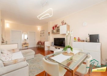 Salone - Three-room apartment corso Siracusa, Torino (neighborhood Santa Rita) - photo 4