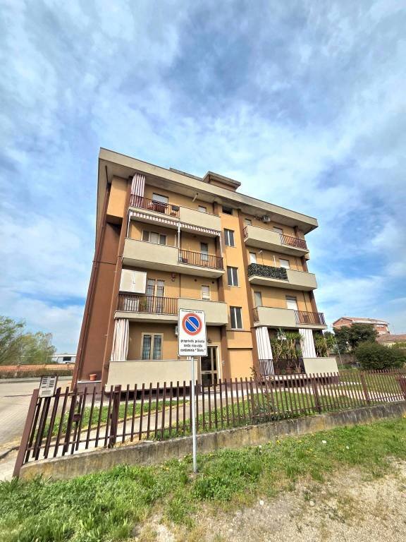 Facciata - Quadrilocale corso Savona, 199, Asti - foto 1