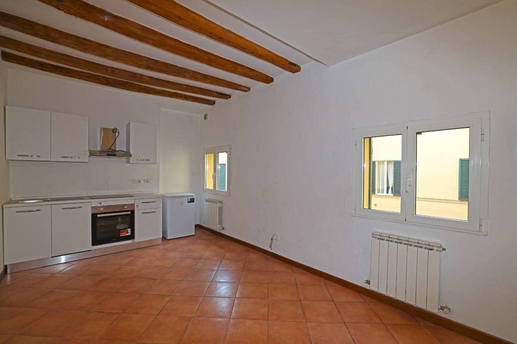 Soggiorno - Bilocale via Massimo d'Azeglio, Bologna (zona Costa Saragozza) - foto 1