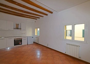 Soggiorno - Bilocale via Massimo d'Azeglio, Bologna (zona Costa Saragozza) - foto 1