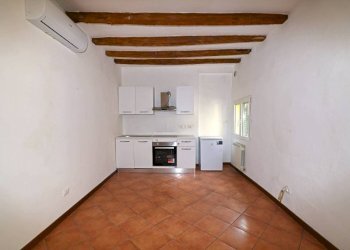 Soggiorno - Bilocale via Massimo d'Azeglio, Bologna (zona Costa Saragozza) - foto 2