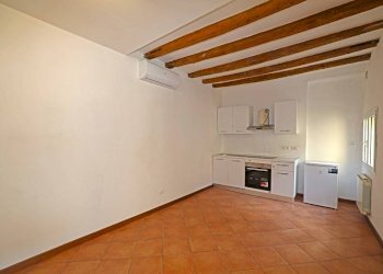 Soggiorno - Bilocale via Massimo d'Azeglio, Bologna (zona Costa Saragozza) - foto 3