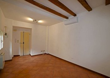 Soggiorno - Bilocale via Massimo d'Azeglio, Bologna (zona Costa Saragozza) - foto 4