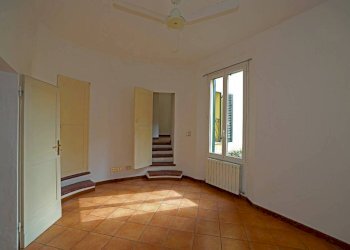 Camera da letto - Bilocale via Massimo d'Azeglio, Bologna (zona Costa Saragozza) - foto 11