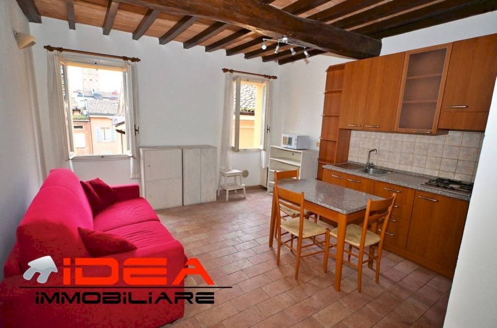 Soggiorno - Bilocale via Tre Re, Modena (zona Centro Storico) - foto 2