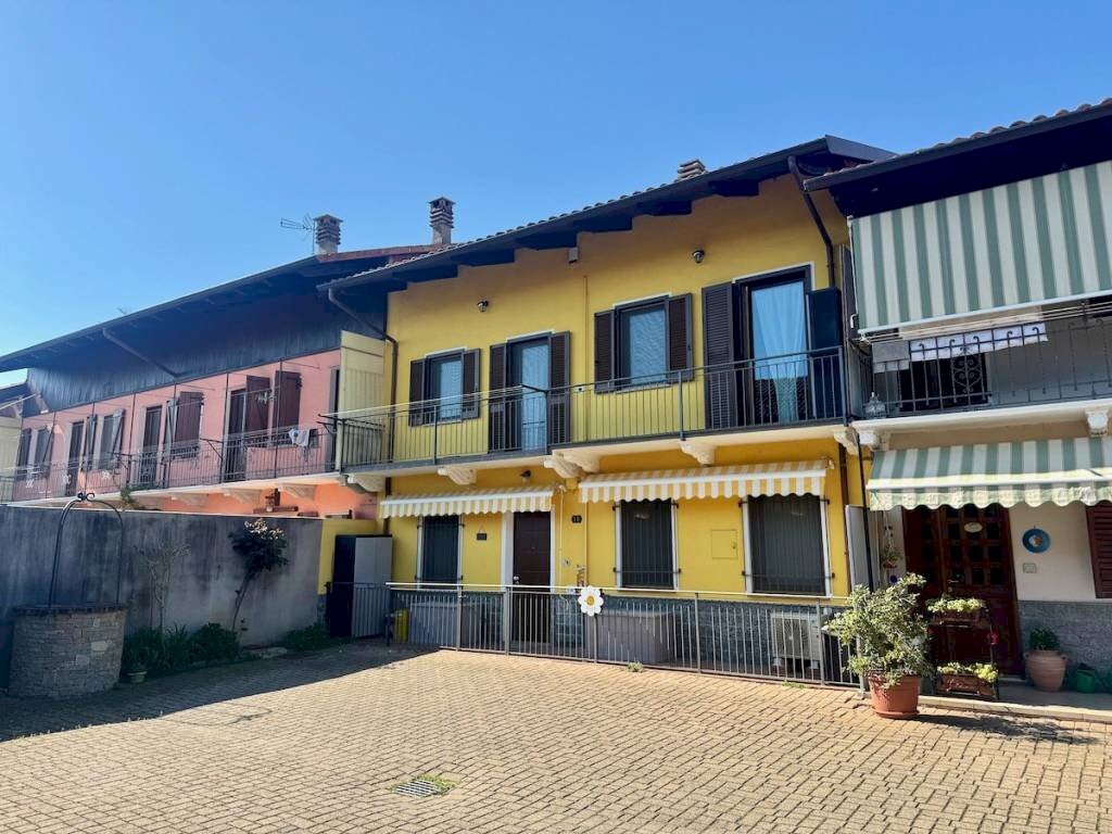 Facciata - Villa a Schiera via Pietro Micca, 16, Sandigliano - foto 3