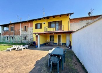 Facciata - Villa a Schiera via Pietro Micca, 16, Sandigliano - foto 1