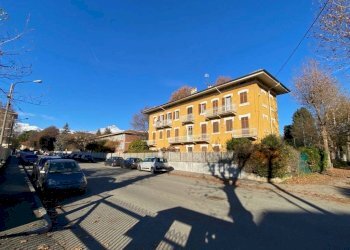 Facciata - Appartamento via Edmondo De Amicis, 11, frazione Chiavazza, Biella - foto 2