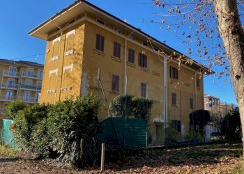 Facciata - Appartamento via Edmondo De Amicis, 11, frazione Chiavazza, Biella - foto 3