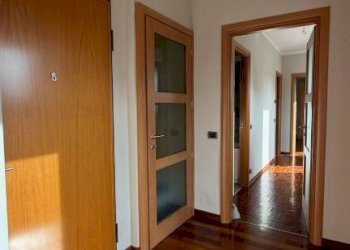 Ingresso - Appartamento via Edmondo De Amicis, 11, frazione Chiavazza, Biella - foto 5