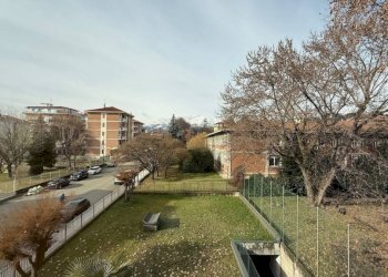 Vista - Appartamento via Edmondo De Amicis, 11, frazione Chiavazza, Biella - foto 10