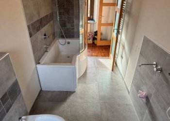 Bagno - Appartamento via Edmondo De Amicis, 11, frazione Chiavazza, Biella - foto 21