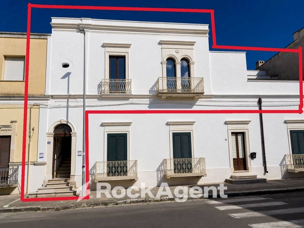 Facciata - Appartamento via Cavour, 112, Salice Salentino - foto 2