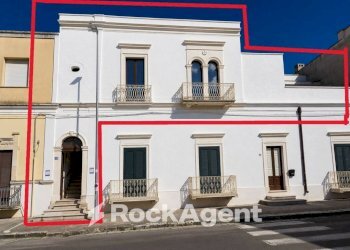 Facciata - Appartamento via Cavour, 112, Salice Salentino - foto 2