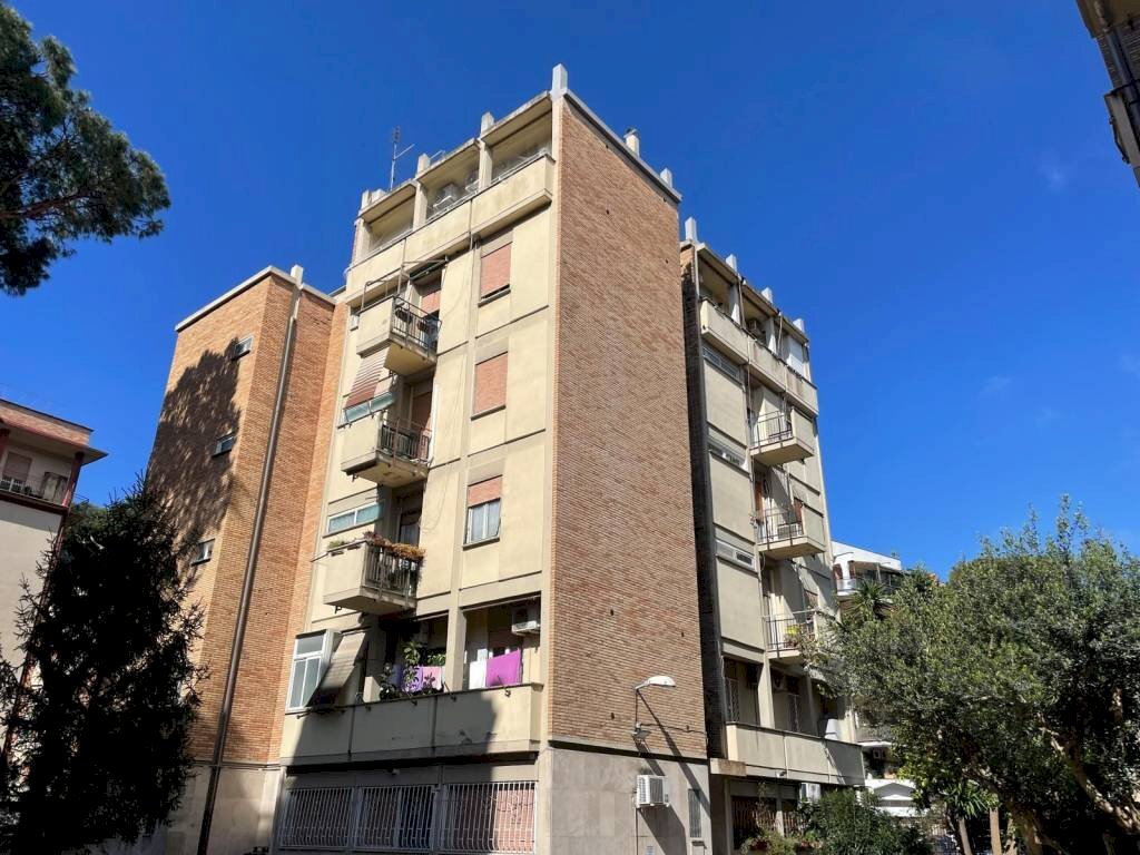 Facciata - Bilocale via delle Fiamme Gialle, Roma (zona Lido di Ostia) - foto 1