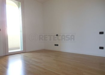 Camera (2).jpg - Trilocale viale xi febbraio  56, Bassano del Grappa - foto 11