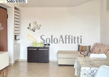 Soggiorno con cucina a vista - Trilocale Via Eugenio Montale 12, Limbiate - foto 4