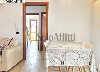 Soggiorno con cucina a vista - Trilocale Via Eugenio Montale 12, Limbiate - foto 9