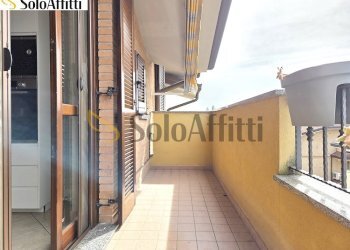 balcone zona giorno - Trilocale Via Eugenio Montale 12, Limbiate - foto 12