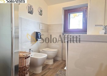 bagno con dippio box doccia - Trilocale Via Eugenio Montale 12, Limbiate - foto 16