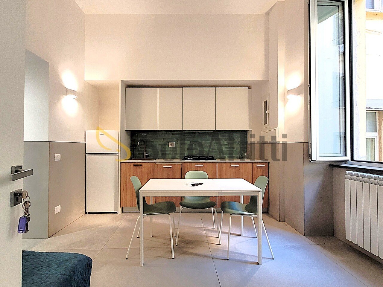 LIVING CON CUCINA A VISTA - Appartamento Via San Biagio Ai Taffettanari, Napoli - foto 1