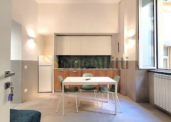 LIVING CON CUCINA A VISTA - Appartamento Via San Biagio Ai Taffettanari, Napoli - foto 1