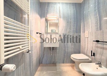BAGNO CON DOCCIA - Appartamento Via San Biagio Ai Taffettanari, Napoli - foto 9