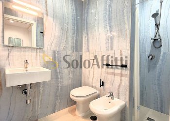 BAGNO CON DOCCIA - Appartamento Via San Biagio Ai Taffettanari, Napoli - foto 10