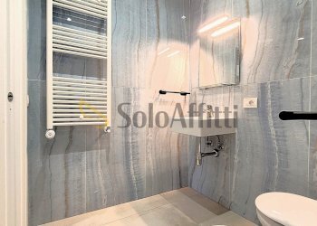 BAGNO CON DOCCIA - Appartamento Via San Biagio Ai Taffettanari, Napoli - foto 11