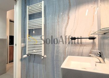 BAGNO CON DOCCIA - Appartamento Via San Biagio Ai Taffettanari, Napoli - foto 12