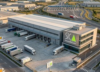 Nano Banana 2 - Ultra realistic cinematic shot of - Capannone La Spezia - foto 2