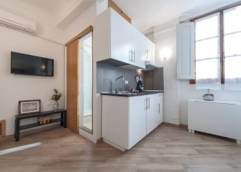 WhatsApp Image 2026-03-05 at 08.36.51(2).jpeg - Monolocale Via dei Canacci, Firenze (zona Santa Maria Novella) - foto 1