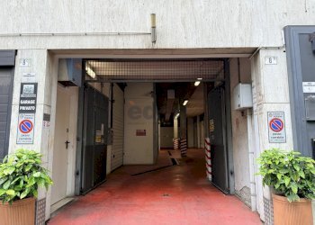 Esterno - Box Viale A. Tassoni 4, Modena (zona Circoscrizione 1) - foto 8