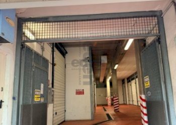 esterno - Box Viale A. Tassoni 4, Modena (zona Circoscrizione 1) - foto 9