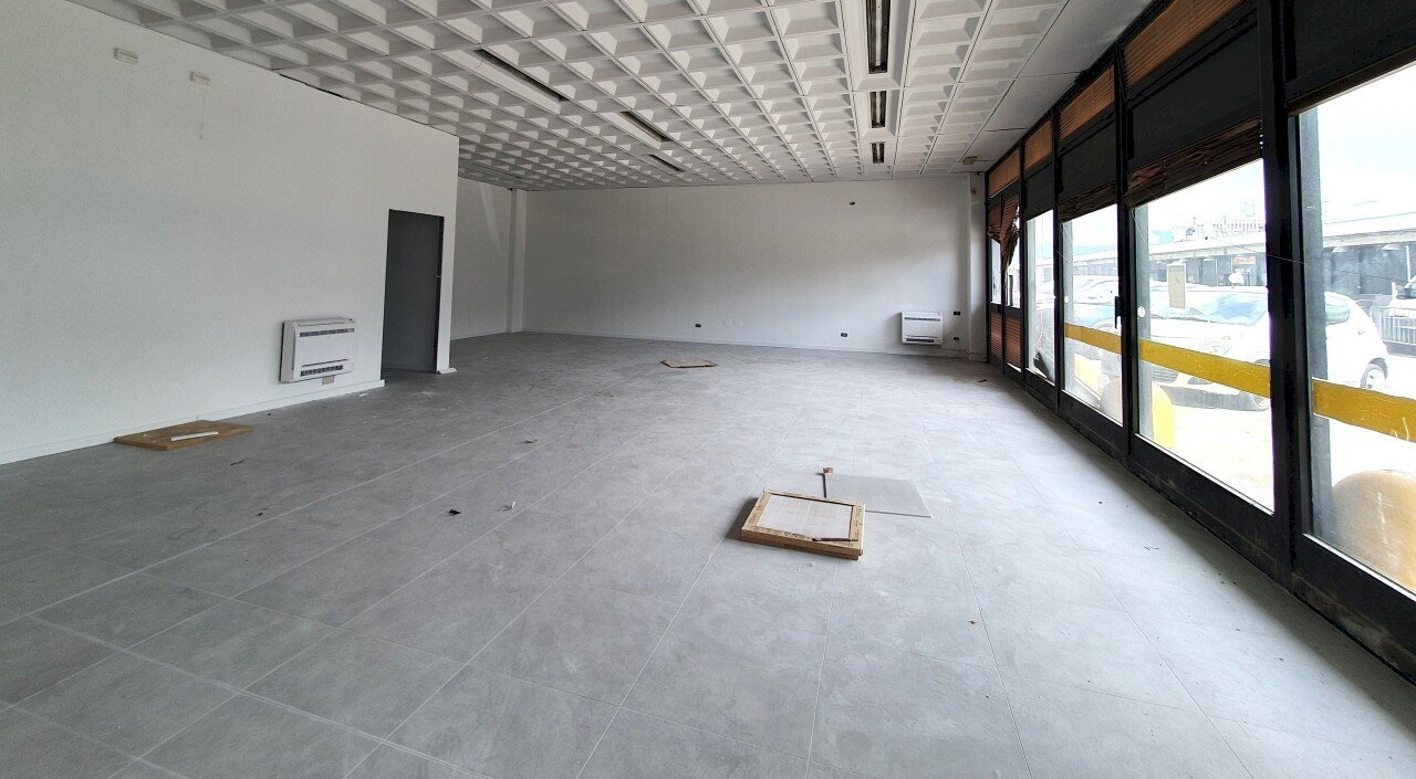20250507_113945.jpg - Commercial Premises Via Orzinuovi, Brescia (neighborhood Chiesanuova) - photo 2