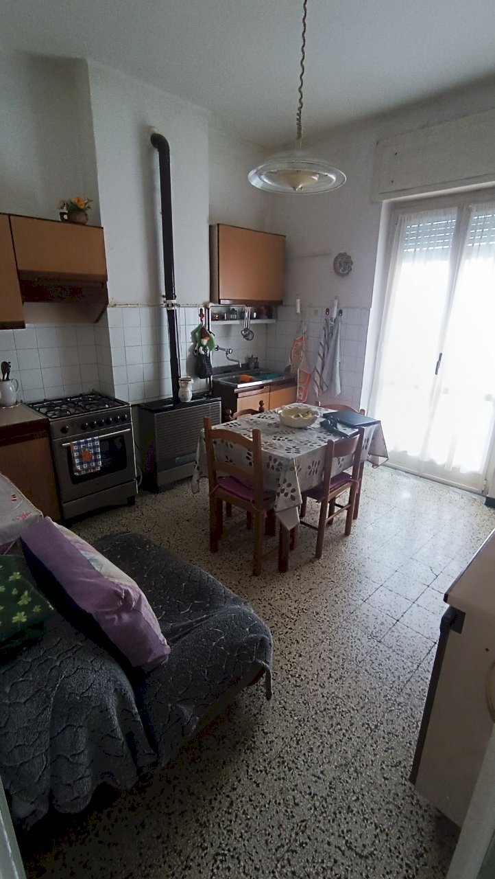 2.jpg - Quadrilocale Via Paolo Diana, Sarzana - foto 2