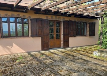 04pergol.jpg - Casale Strada Montiano 10, Ficulle - foto 4