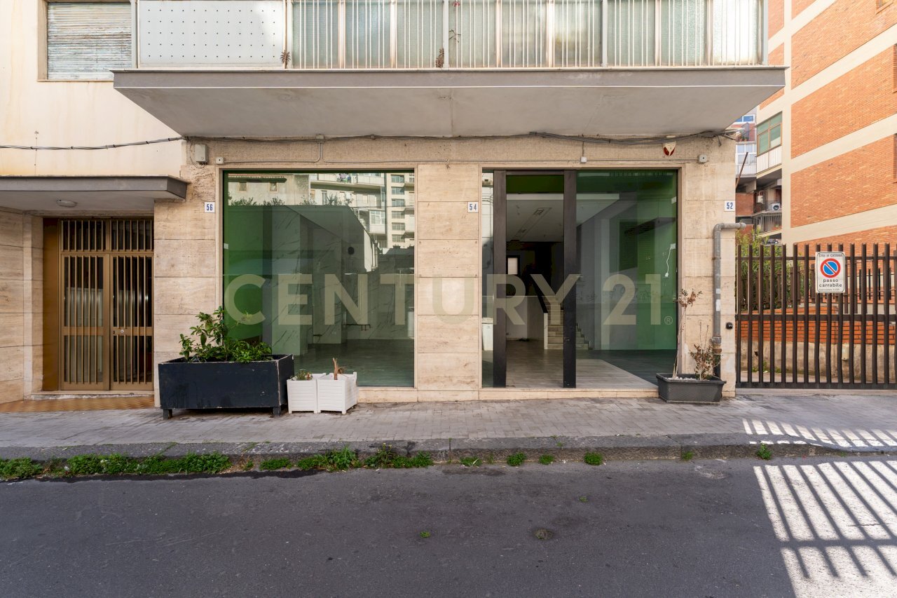 Bottega Sangiorgi (2).jpg - Locale Commerciale Via Mario Sangiorgi 56, Catania - foto 2