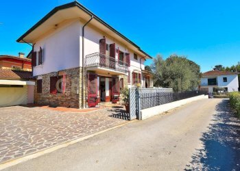 facciata - Villa Via delle Molina 18, Pescia - foto 3