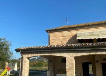 REC10.jpg - Rustico Recanati - foto 10