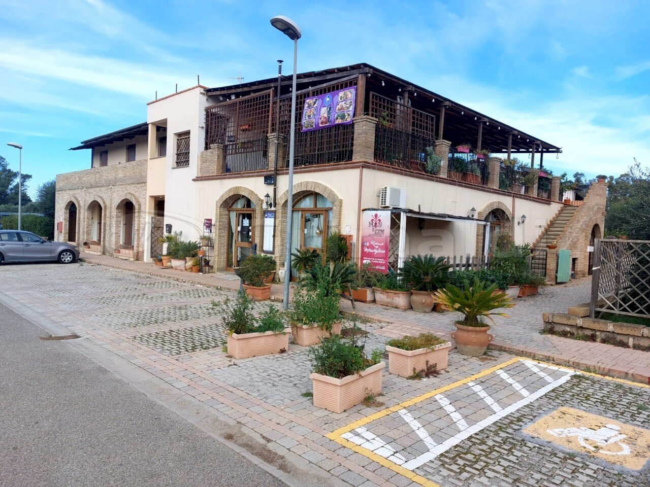 8.jpg - Commercial Premises Via Aurelia Nord 10, Follonica - photo 1