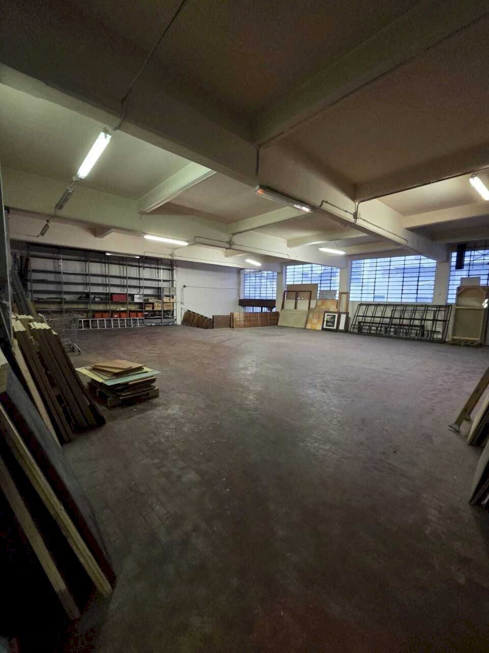 elvo 1.jpg - Magazzino Via Elvo, Torino (zona Barriera Milano) - foto 1