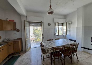 WhatsApp Image 2026-04-13 at 09.45.47(4).jpeg - Quadrilocale Via Razionale 5, Lamezia Terme - foto 1