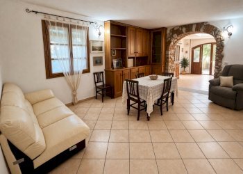 Interno accogliente in stile mediterraneo.png - Porzione di casa Via Sarzanello 170, Sarzana - foto 6