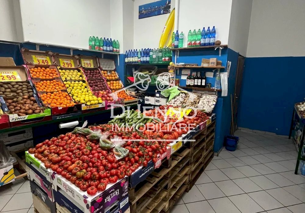 Negozio Via del Casale di San Basilio, Roma (zona San Basilio) - foto 3